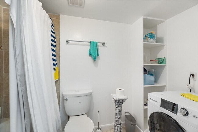 Building Photo - 2824 Briarhurst Dr