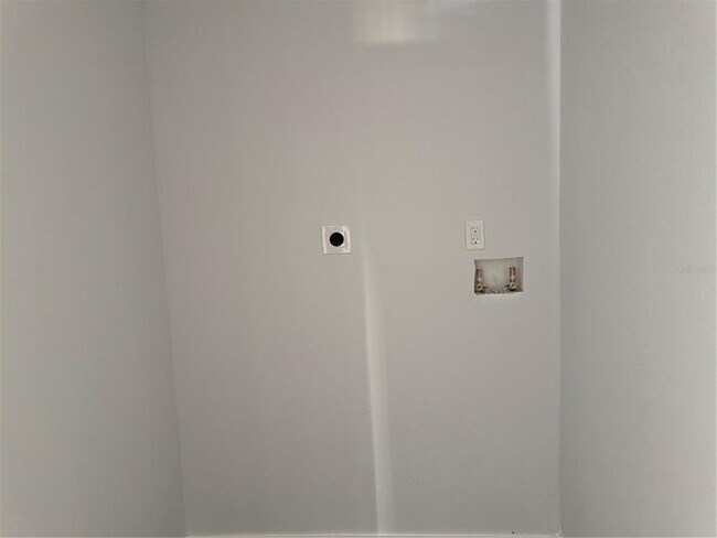 Building Photo - 412 S 6th St