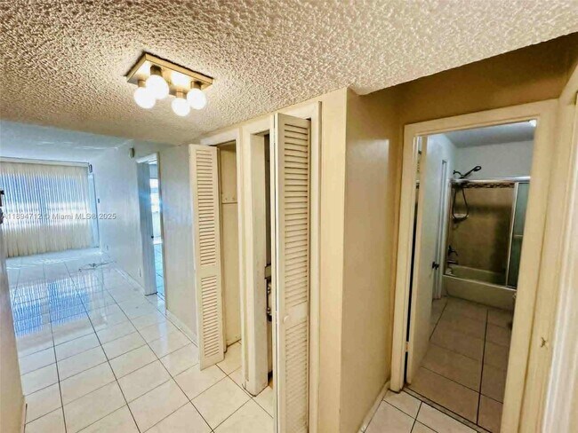 Building Photo - 330 SE 2nd St