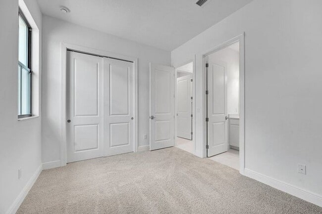 Building Photo - 13920 Vivant Dr