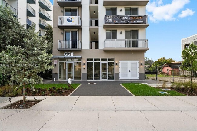 Building Photo - 650 SW 1st St