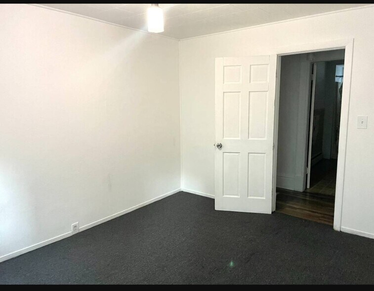 Building Photo - 9 Isabella St