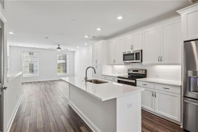 Building Photo - 432 Burton Dr