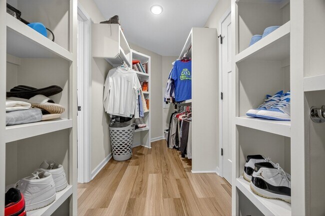 Building Photo - 3019 Cambridge Ct