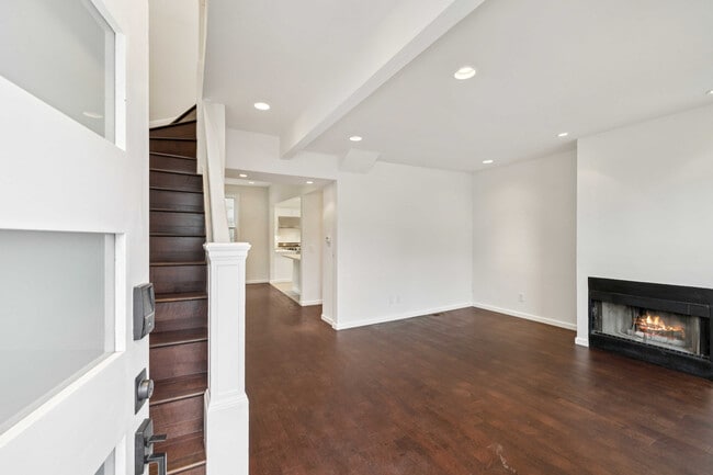 Building Photo - 971 Filbert St