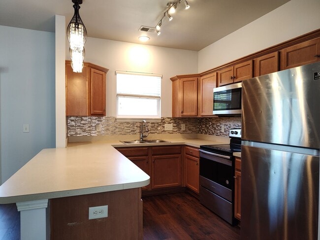 Building Photo - Move-in ready, Townhome Located in the Bra...