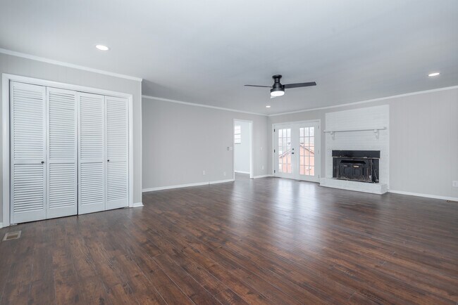 Building Photo - 200 Cedarmont Cir