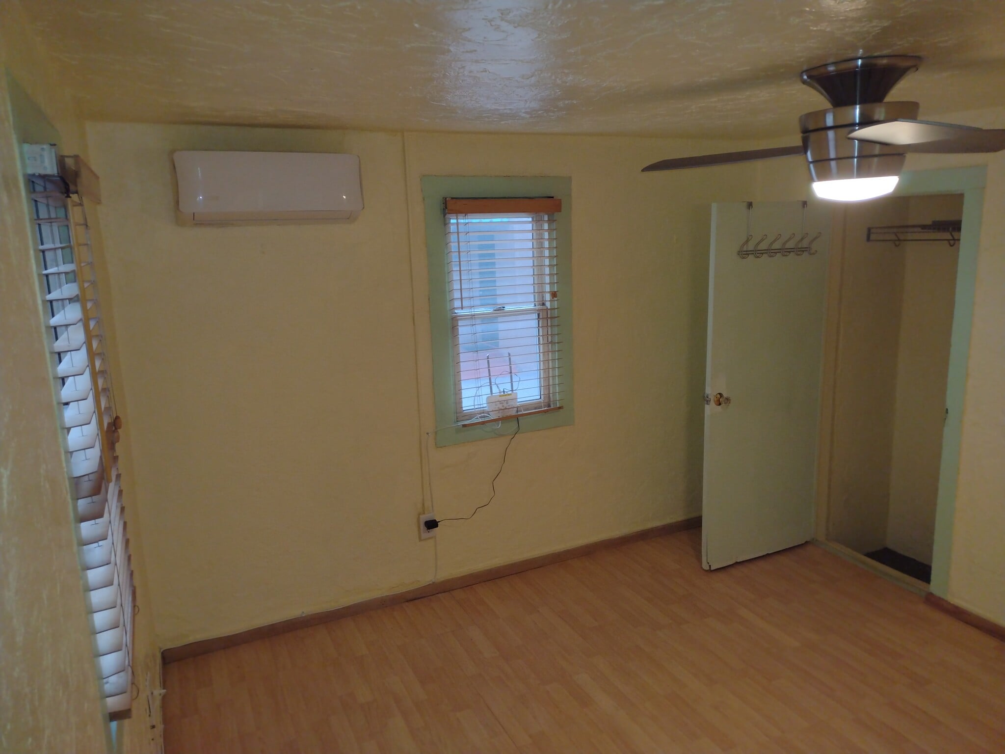 Building Photo - 1508 Edith Blvd NE