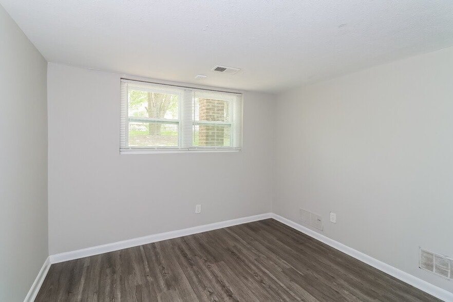 Building Photo - 2870 Valley Brook Dr SW