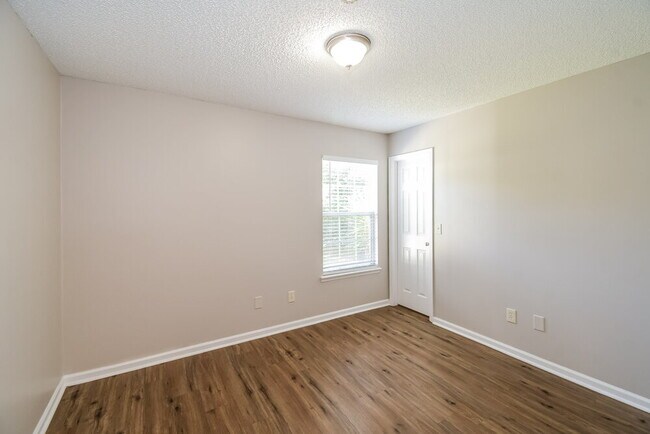 Building Photo - 12151 Silver Saddle Dr