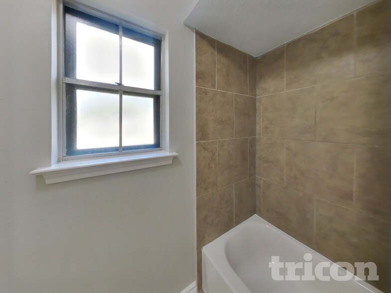 Building Photo - 15806 Crystal Brook Dr