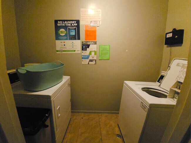 Building Photo - 711 Tipperary Ct