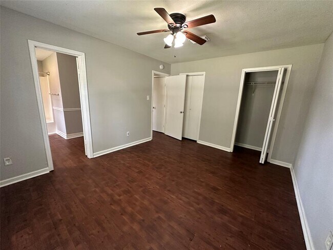 Building Photo - 4745 Holly Ln E