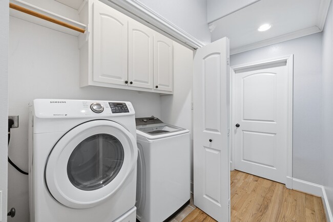 Building Photo - 1714 Ovid St
