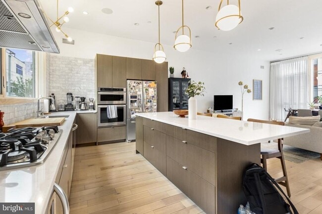 Building Photo - 1108 N Bodine St