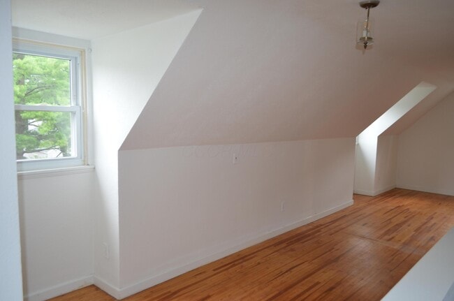 Building Photo - 582 Loveman Ave