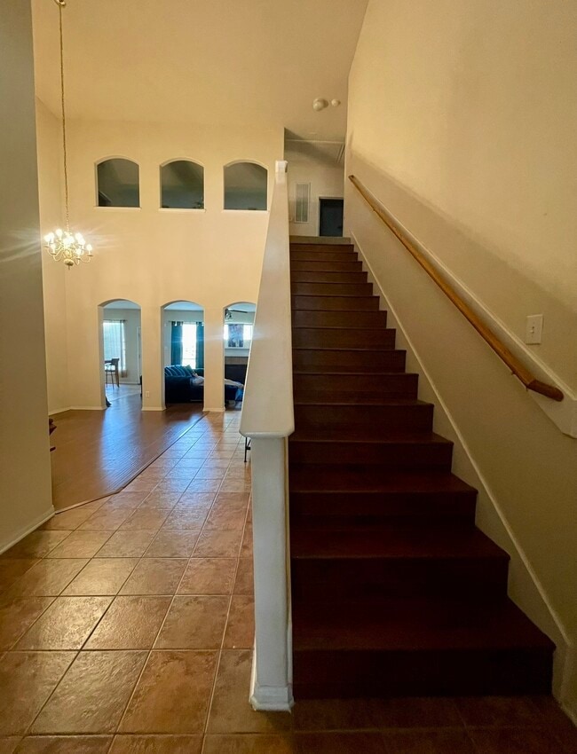 Building Photo - 931 N Sky Dr