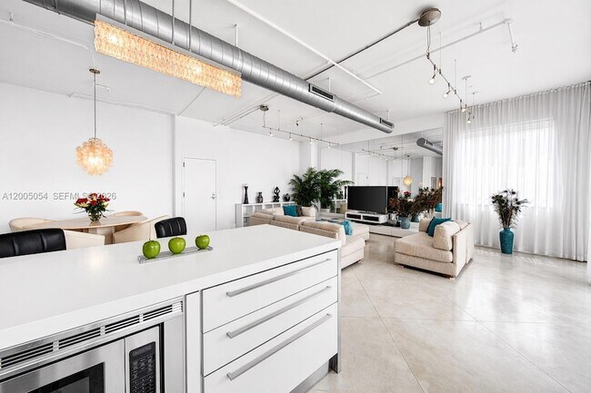 Building Photo - 2001 Biscayne Blvd