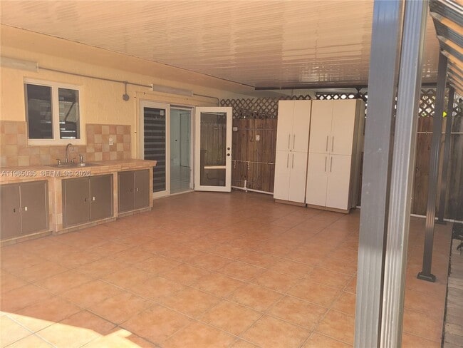 Building Photo - 2425 W 54th Pl