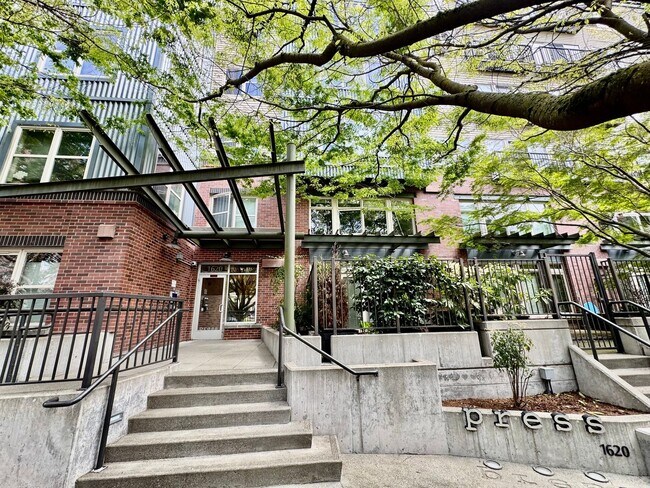 Building Photo - Renovated Studio in Capitol Hill with Rooftop City Views!!!!