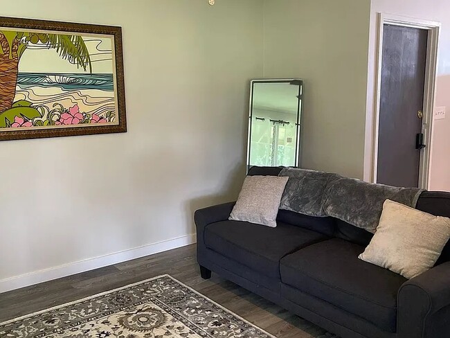 Building Photo - 485 Waianuenue Ave