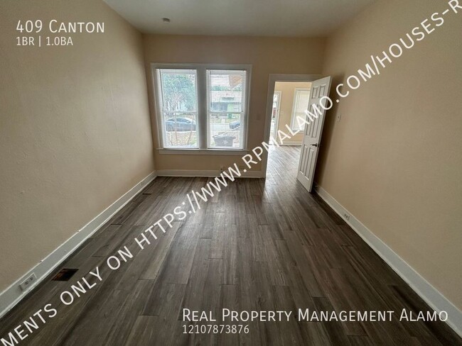 Building Photo - AVAILABLE NOW! 1 Bedroom /1 Bath Unit with...