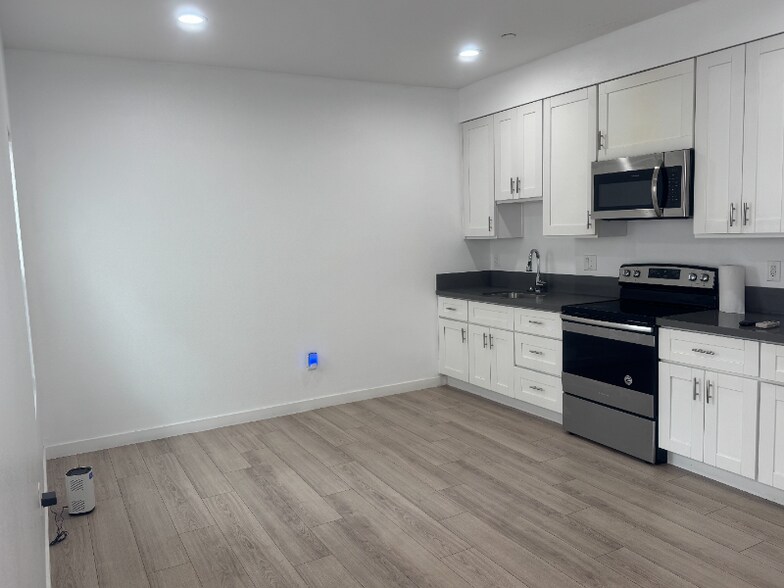 Building Photo - 532 Cesar E. Chavez Pkwy