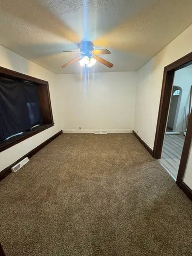 Building Photo - 44 E Brookside Ave