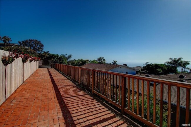 Building Photo - 2880 Chateau Way