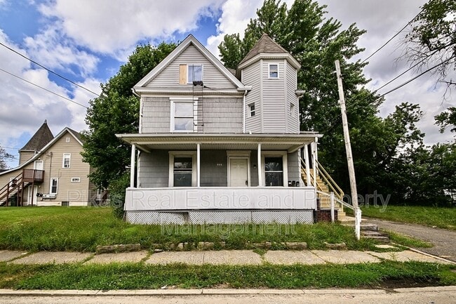 Primary Photo - 825 7th St NW