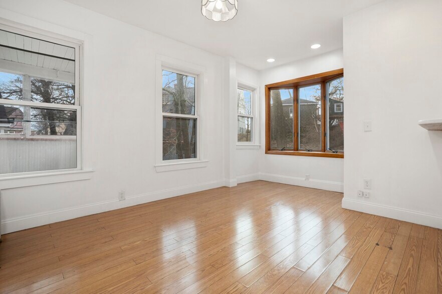 Building Photo - 54 Las Casas St