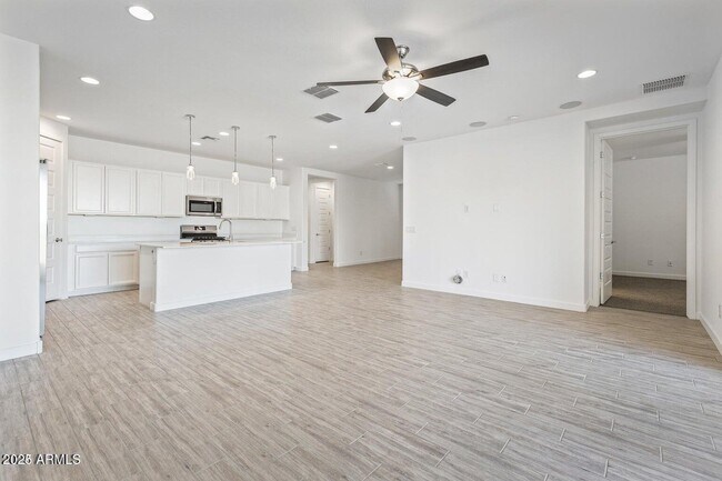 Building Photo - 12160 E Sereno Rd
