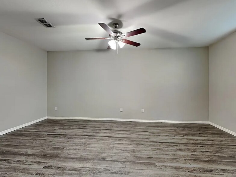 Building Photo - 118 Abelia Dr