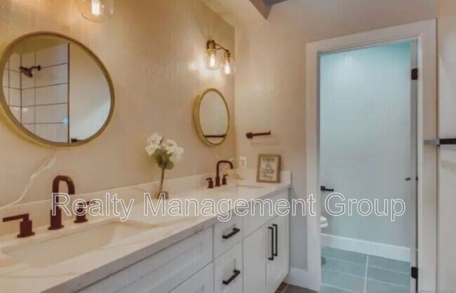 Building Photo - 13801 Pinkard Way