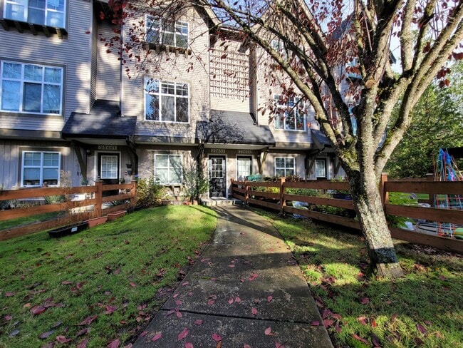 Building Photo - 22653 NE Alder Crest Ln