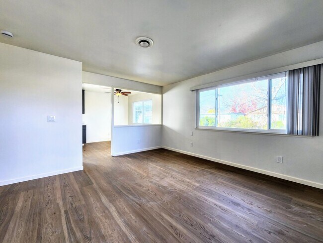 Building Photo - 4442 Yukon Dr