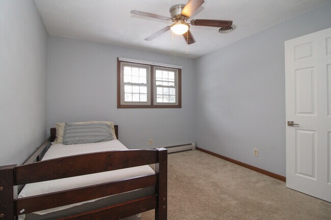 Building Photo - 213 Blueberry Dr