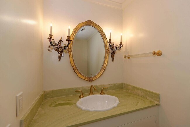 Building Photo - 3125 Qualtrough St