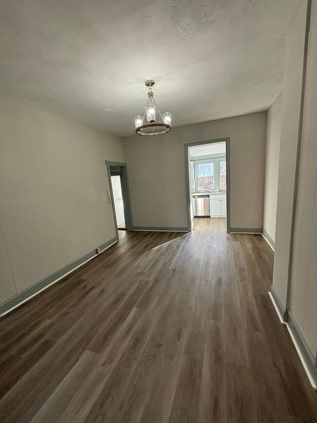 Building Photo - Newly Renovated 4 Bedroom, 2 Full Bath in ...