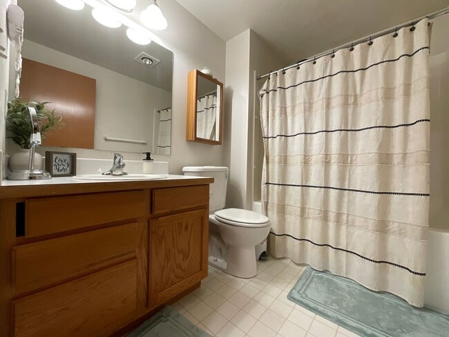 Building Photo - Beautiful 3 Bedroom, 2.5 Bath Home in Clearwood Community!