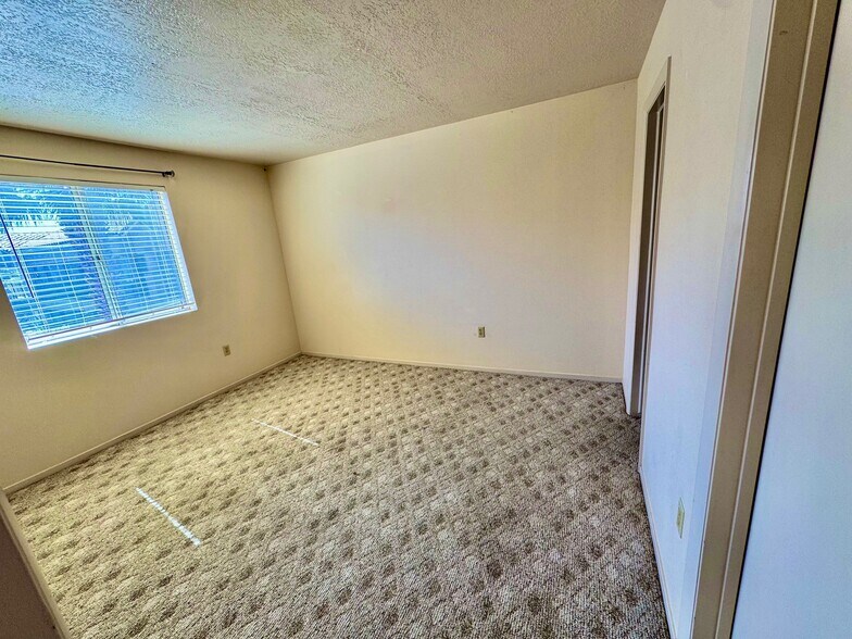 Bedroom - 100 Pulsipher Ln