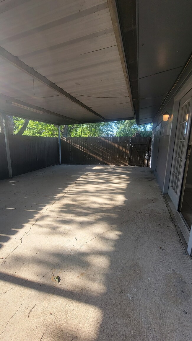 Building Photo - 6018 Royal Valley St