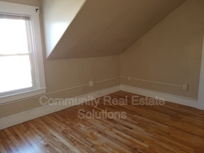 Building Photo - 11 Cottage St