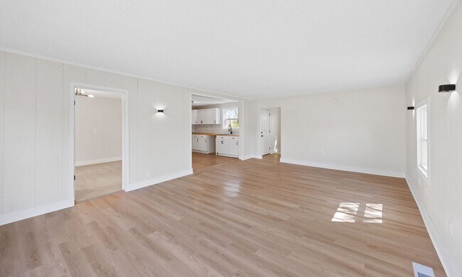 Building Photo - Dream House! Three Bedroom fully Renovated...