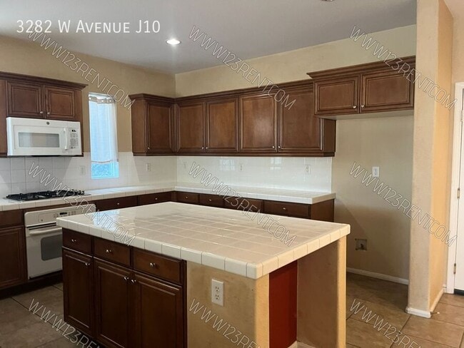 Building Photo - 3282 W Ave J 10