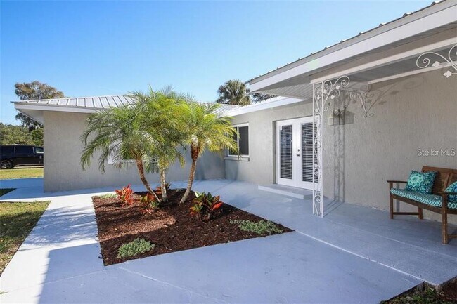 Building Photo - 2060 Sunnyside Pl