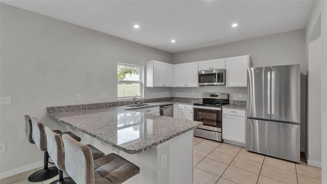 Building Photo - 1450 Haines Dr