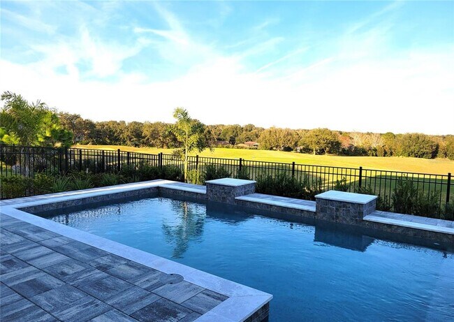 Building Photo - 15627 Vetta Dr