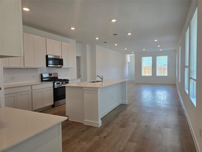 Building Photo - 229 Mets Wy
