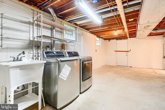 Building Photo - 1505 Westminster Ct